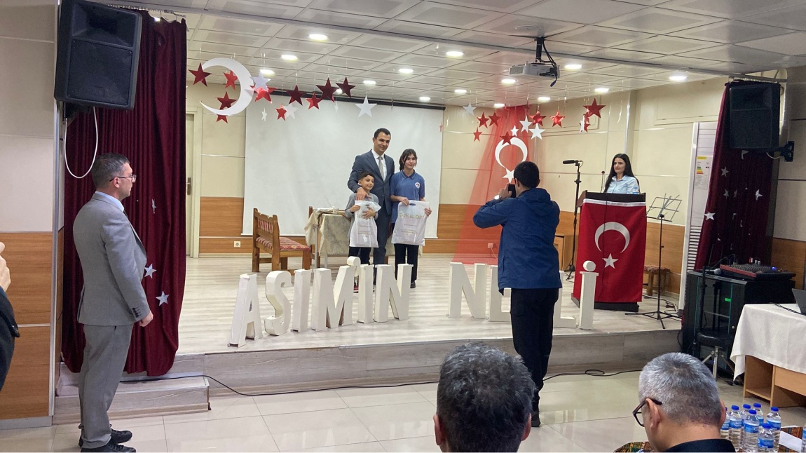 İstiklal Marşı'nı Güzel Okuma Yarışması'nda Okulumuz  7.Sınıf Öğrencilerinden Serra NAİBOĞLU Birinci Oldu